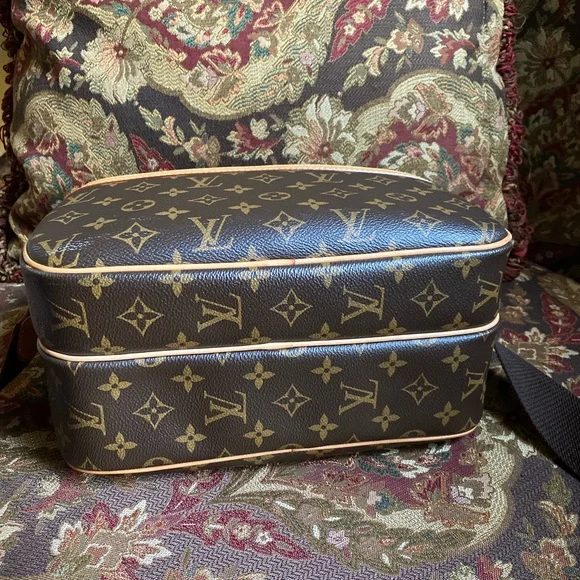 Louis Vuitton Brown Monogram Crossbody Bag with Tan Trim - Picture 5 of 6